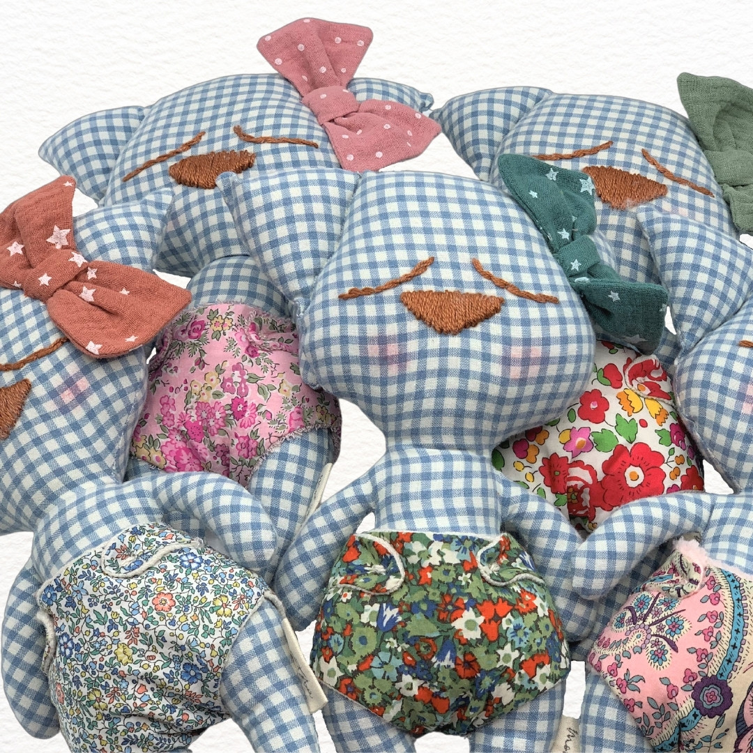 GRUPAL GATITAS APEGO VICHY LIBERTY 1 Gatita vichy azul pañal flores Liberty verdosas - Imagen 5