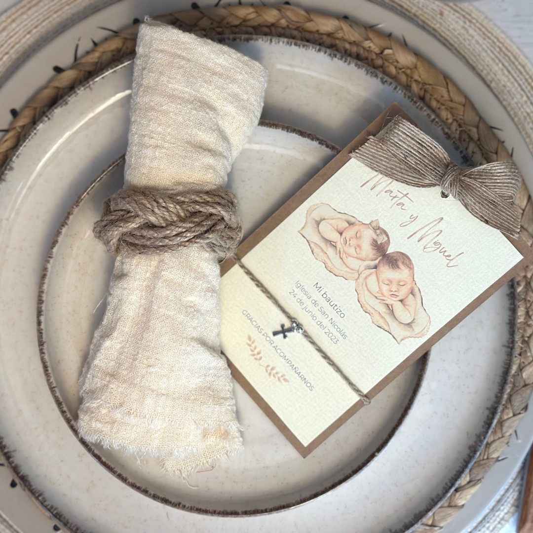 1041 RECORDATORIO BAUTIZO DUO BEBES PAREJITA BEIGE 3 Recordatorio duo bautizo parejita + Pulsera - Imagen 6